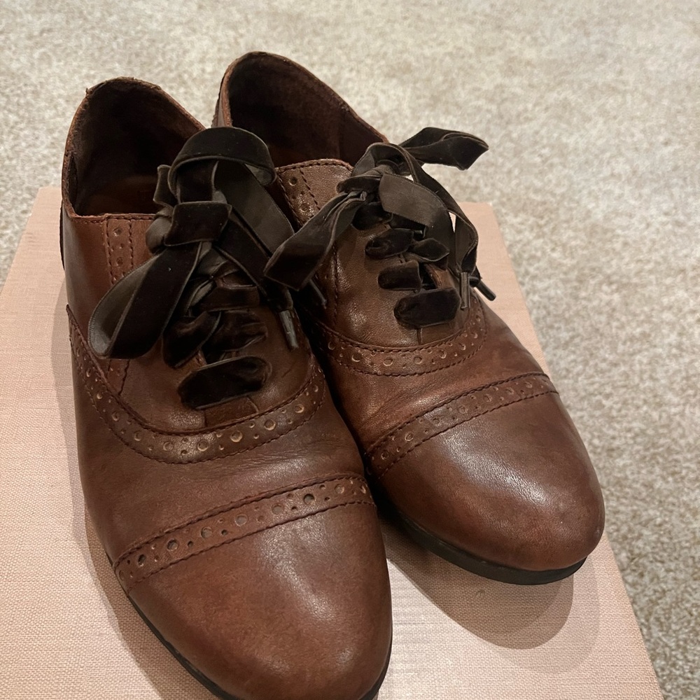 Born Distressed Taupe Born leather Lace-up Oxford women’s size 9/40.5